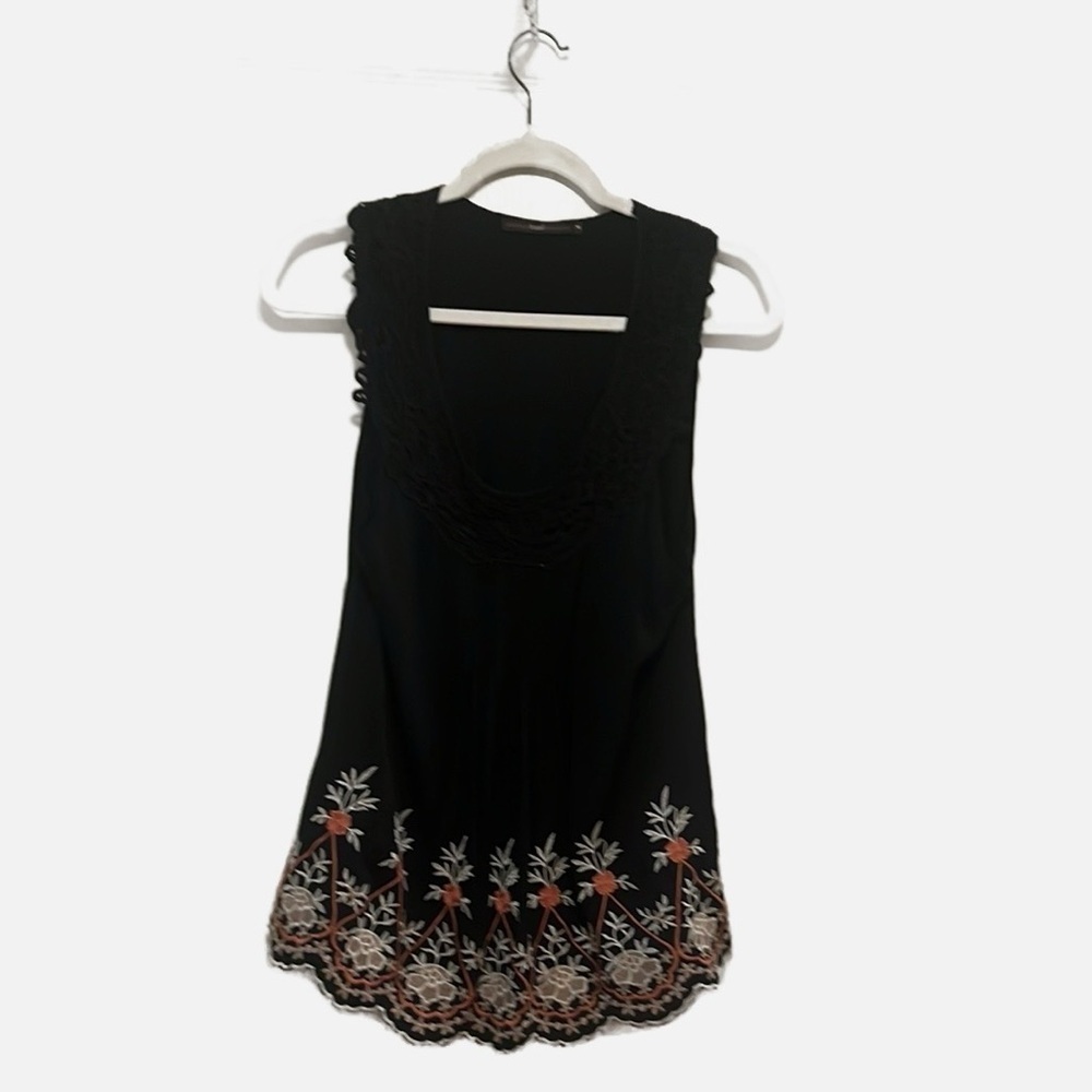 Embroidered Black Sleeveless Top by hazelhaze size medium